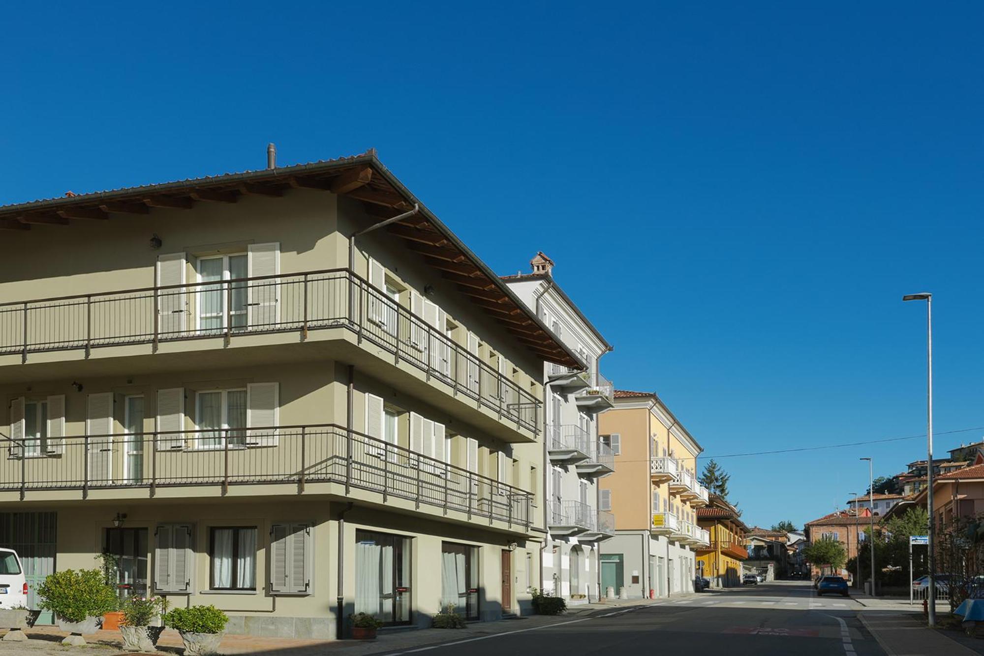 Appartamenti Rocca - CAV La Casa di Rosa Monforte dʼAlba Esterno foto